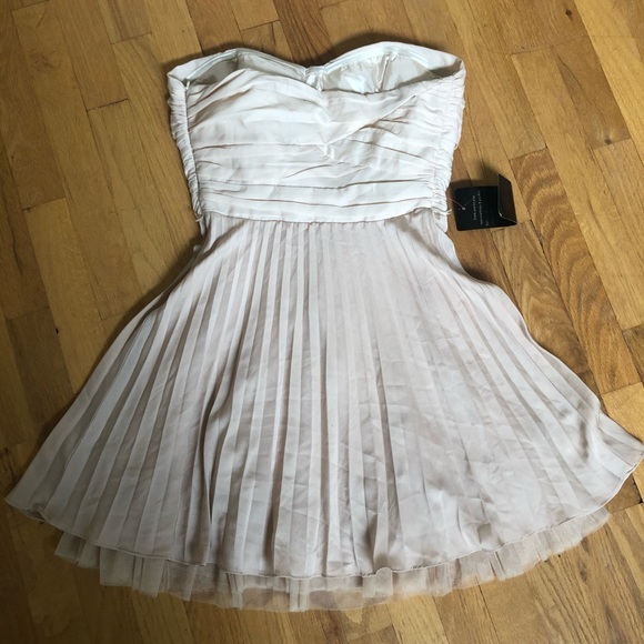 NWT Bebe Cream Corsican Nights Pleated Mini Dress - Picture 2 of 5